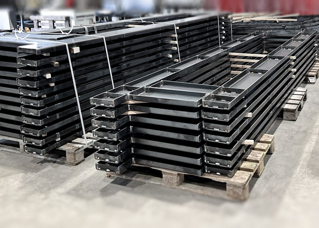 zelezniska-industrija-domat Celovita izdelava sklopov za železniško industrijo – od varjenega surovca do končne barvne zaščite